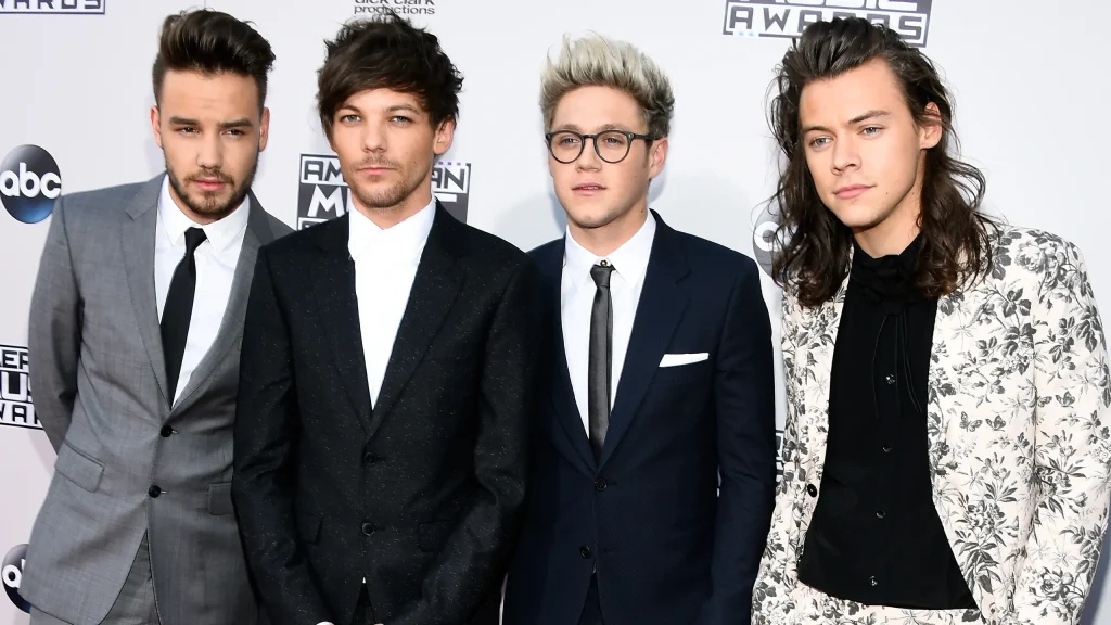 Niall Horan on second from Right between Harry Styles & Louis Tomlinson